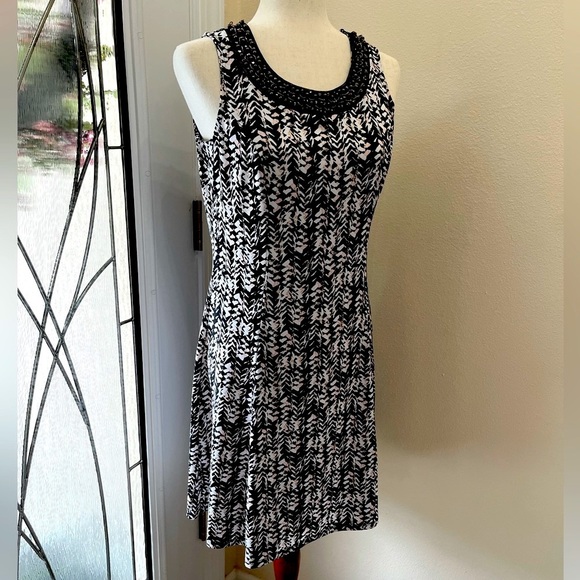 NY Collections Embellished Neckline Dress - Picture 3 of 10